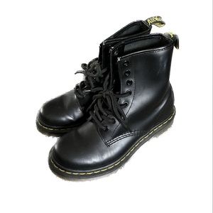 Dr. Marten 1460 eyelet boots